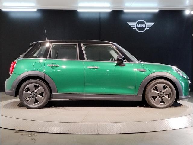 MINI クーパーDプレミアムプラスパッケージクラシックトリム クラシックトリム クルーズコントロール シートヒーター アップルカープレイ バックカメラ 衝突被害軽減ブレーキ コンフォートアクセス LEDヘッドライト マルチファンクションステアリング(68枚目)