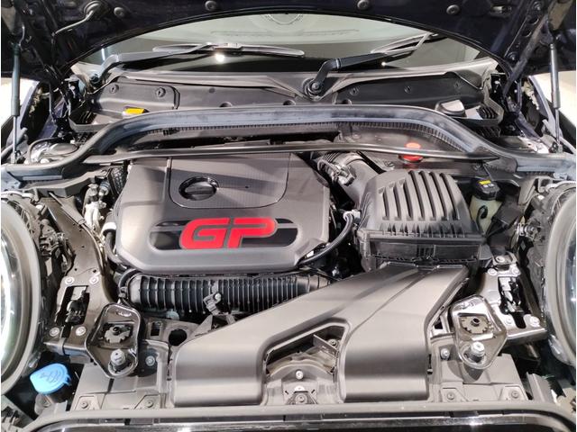 MINI ジョンクーパーワークスGP 世界3000台限定車 日本240台限定車 レッドブレーキキャリパー ダイナミカレザー バックカメラ 純正HDDナビ 専用18インチAW ミラー型ETC(12枚目)