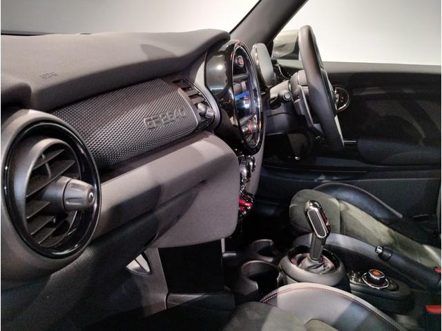 MINI ジョンクーパーワークスGP 世界3000台限定車 日本240台限定車 レッドブレーキキャリパー ダイナミカレザー バックカメラ 純正HDDナビ 専用18インチAW ミラー型ETC(31枚目)