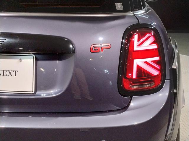 MINI ジョンクーパーワークスGP 世界3000台限定車 日本240台限定車 レッドブレーキキャリパー ダイナミカレザー バックカメラ 純正HDDナビ 専用18インチAW ミラー型ETC(71枚目)