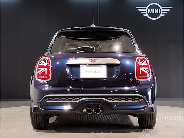 MINI クーパーS レゾリュート・エディション ワンオーナー 特別仕様車 アップルカープレイ シートヒーター クルーズコントロール 衝突被害軽減ブレーキ 前後障害物センサー リアカメラ 純正18インチアルミホイール コンフォートアクセス(9枚目)