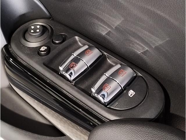MINI クーパーS レゾリュート・エディション ワンオーナー 特別仕様車 アップルカープレイ シートヒーター クルーズコントロール 衝突被害軽減ブレーキ 前後障害物センサー リアカメラ 純正18インチアルミホイール コンフォートアクセス(40枚目)