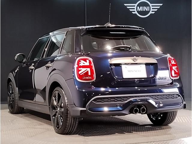 MINI クーパーS レゾリュート・エディション ワンオーナー 特別仕様車 アップルカープレイ シートヒーター クルーズコントロール 衝突被害軽減ブレーキ 前後障害物センサー リアカメラ 純正18インチアルミホイール コンフォートアクセス(69枚目)