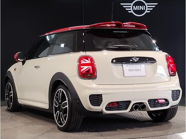 ＭＩＮＩ ジョンクーパーワークス　２年保証付・トラックスタイル・シートヒーター・アクティブクルーズ・ヘッドアップディスプレイ・パドルシフト・１８インチＡＷ・バックカメラ・ＥＴＣ・禁煙車（10枚目）