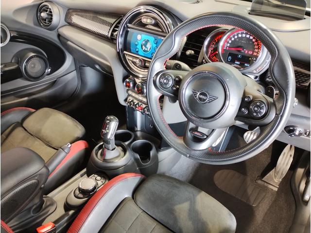 ＭＩＮＩ ジョンクーパーワークス　２年保証付・トラックスタイル・シートヒーター・アクティブクルーズ・ヘッドアップディスプレイ・パドルシフト・１８インチＡＷ・バックカメラ・ＥＴＣ・禁煙車（13枚目）