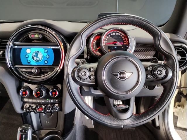 ＭＩＮＩ ジョンクーパーワークス　２年保証付・トラックスタイル・シートヒーター・アクティブクルーズ・ヘッドアップディスプレイ・パドルシフト・１８インチＡＷ・バックカメラ・ＥＴＣ・禁煙車（21枚目）