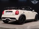 ＭＩＮＩ クーパーＳ　コンバーチブル　エッセンシャル・トリム　ワンオーナー　ミニユアーズソフトトップ　クルーズコントロール　シートヒーター　ＨＤＤナビ　バックモニター　後期型　ミラー内蔵ＥＴＣ　前後ＰＤＣ　禁煙車（8枚目）