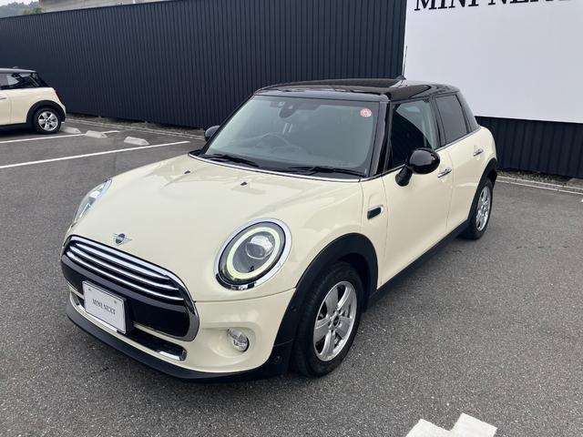 ＭＩＮＩ クーパー　弊社１オーナー　禁煙車　衝突軽減ブレーキ　ペッパーパッケージ　純正ＨＤＤナビ　バックカメラ　Ｂｌｕｅｔｏｏｔｈ対応　コンフォートアクセス　ＬＥＤヘッドライト　純正１５インチアルミ（8枚目）