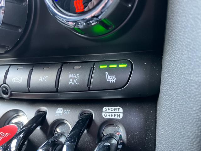 ＭＩＮＩ クーパー　プレミアムプラスパッケージクラシックトリム　弊社試乗車　禁煙車　衝突軽減ブレーキ　アクティブクルーズコントロール　アップルカープレイ　ドライビングモード　シートヒーター　Ｂｌｕｅｔｏｏｔｈ対応フロントシートヒーターコンフォートアクセス（48枚目）
