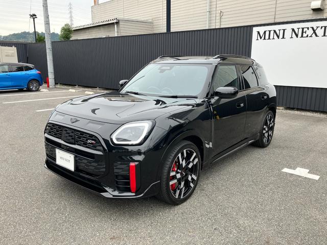MINI ジョンクーパーワークス カントリーマンオール4JCW 弊社1オーナー 禁煙車 Lパッケージ パノラマガラスサンルーフ JCWトリム 全周囲カメラ パドルシフト 電動シート ヘッドアップディスプレイ ワイヤレスチャージング 純正ナビ シートヒーター(4枚目)