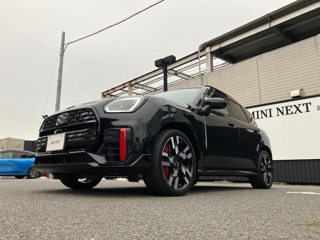 MINI ジョンクーパーワークス カントリーマンオール4JCW 弊社1オーナー 禁煙車 Lパッケージ パノラマガラスサンルーフ JCWトリム 全周囲カメラ パドルシフト 電動シート ヘッドアップディスプレイ ワイヤレスチャージング 純正ナビ シートヒーター(5枚目)