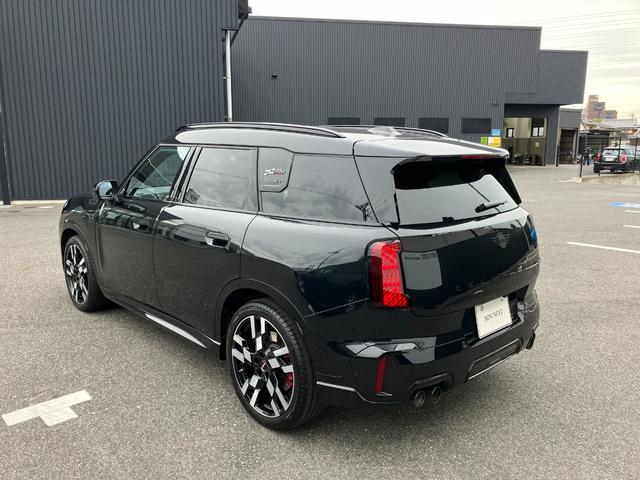 MINI ジョンクーパーワークス カントリーマンオール4JCW 弊社1オーナー 禁煙車 Lパッケージ パノラマガラスサンルーフ JCWトリム 全周囲カメラ パドルシフト 電動シート ヘッドアップディスプレイ ワイヤレスチャージング 純正ナビ シートヒーター(7枚目)