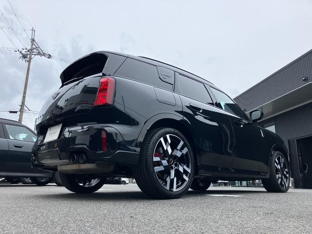 MINI ジョンクーパーワークス カントリーマンオール4JCW 弊社1オーナー 禁煙車 Lパッケージ パノラマガラスサンルーフ JCWトリム 全周囲カメラ パドルシフト 電動シート ヘッドアップディスプレイ ワイヤレスチャージング 純正ナビ シートヒーター(12枚目)