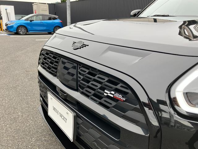 MINI ジョンクーパーワークス カントリーマンオール4JCW 弊社1オーナー 禁煙車 Lパッケージ パノラマガラスサンルーフ JCWトリム 全周囲カメラ パドルシフト 電動シート ヘッドアップディスプレイ ワイヤレスチャージング 純正ナビ シートヒーター(17枚目)