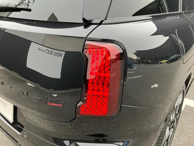 MINI ジョンクーパーワークス カントリーマンオール4JCW 弊社1オーナー 禁煙車 Lパッケージ パノラマガラスサンルーフ JCWトリム 全周囲カメラ パドルシフト 電動シート ヘッドアップディスプレイ ワイヤレスチャージング 純正ナビ シートヒーター(23枚目)