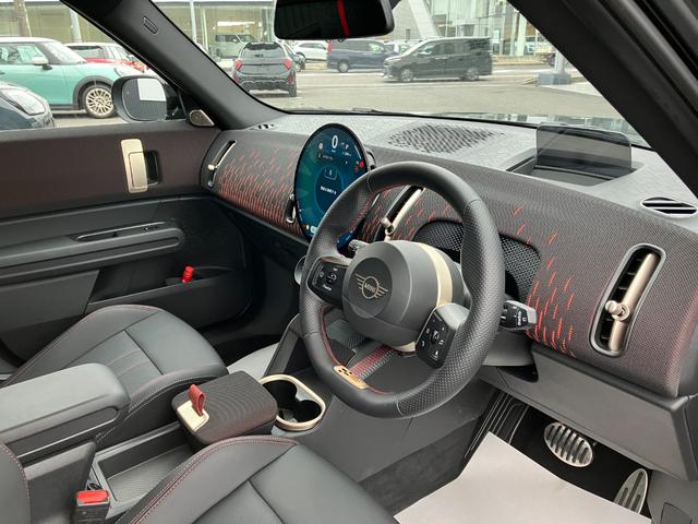 MINI ジョンクーパーワークス カントリーマンオール4JCW 弊社1オーナー 禁煙車 Lパッケージ パノラマガラスサンルーフ JCWトリム 全周囲カメラ パドルシフト 電動シート ヘッドアップディスプレイ ワイヤレスチャージング 純正ナビ シートヒーター(35枚目)