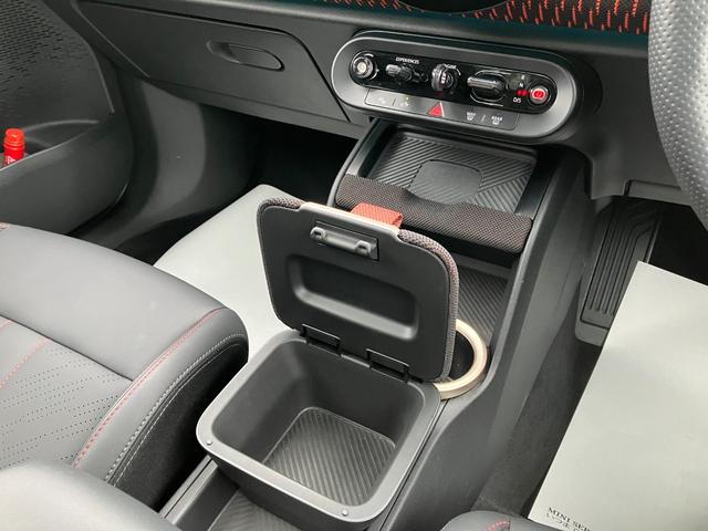 MINI ジョンクーパーワークス カントリーマンオール4JCW 弊社1オーナー 禁煙車 Lパッケージ パノラマガラスサンルーフ JCWトリム 全周囲カメラ パドルシフト 電動シート ヘッドアップディスプレイ ワイヤレスチャージング 純正ナビ シートヒーター(57枚目)