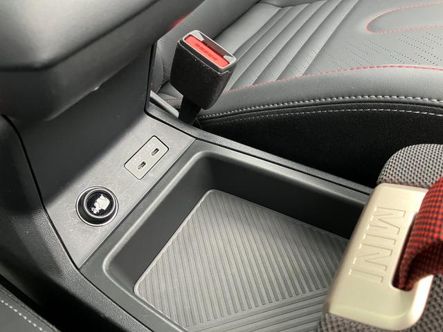 MINI ジョンクーパーワークス カントリーマンオール4JCW 弊社1オーナー 禁煙車 Lパッケージ パノラマガラスサンルーフ JCWトリム 全周囲カメラ パドルシフト 電動シート ヘッドアップディスプレイ ワイヤレスチャージング 純正ナビ シートヒーター(58枚目)