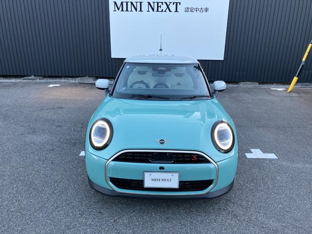 MINI クーパーS フェイバリット・トリム 弊社展示試乗車 認定中古車 禁煙車両 FAVOURED TRIM ステアリングホイールヒーター LEDヘッド 純正ナビ アップルカープレイ アンドロイドオート 17インチアルミホイル(2枚目)