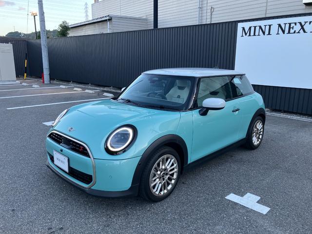 MINI クーパーS フェイバリット・トリム 弊社展示試乗車 認定中古車 禁煙車両 FAVOURED TRIM ステアリングホイールヒーター LEDヘッド 純正ナビ アップルカープレイ アンドロイドオート 17インチアルミホイル(5枚目)