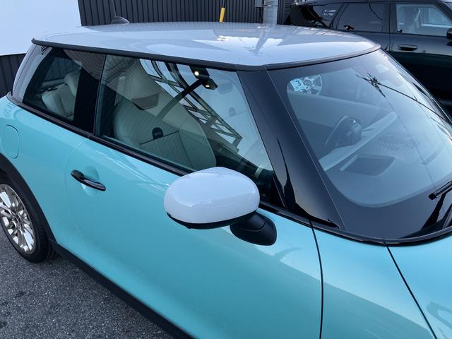 MINI クーパーS フェイバリット・トリム 弊社展示試乗車 認定中古車 禁煙車両 FAVOURED TRIM ステアリングホイールヒーター LEDヘッド 純正ナビ アップルカープレイ アンドロイドオート 17インチアルミホイル(19枚目)