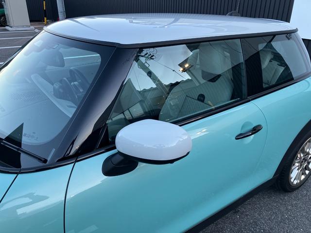 MINI クーパーS フェイバリット・トリム 弊社展示試乗車 認定中古車 禁煙車両 FAVOURED TRIM ステアリングホイールヒーター LEDヘッド 純正ナビ アップルカープレイ アンドロイドオート 17インチアルミホイル(20枚目)