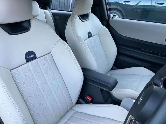 MINI クーパーS フェイバリット・トリム 弊社展示試乗車 認定中古車 禁煙車両 FAVOURED TRIM ステアリングホイールヒーター LEDヘッド 純正ナビ アップルカープレイ アンドロイドオート 17インチアルミホイル(33枚目)