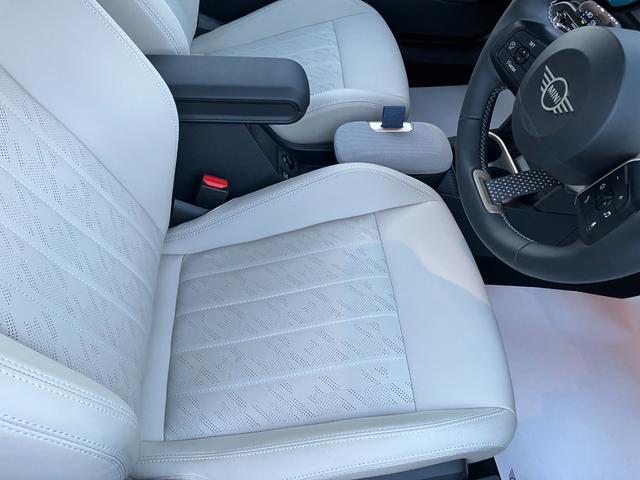 MINI クーパーS フェイバリット・トリム 弊社展示試乗車 認定中古車 禁煙車両 FAVOURED TRIM ステアリングホイールヒーター LEDヘッド 純正ナビ アップルカープレイ アンドロイドオート 17インチアルミホイル(34枚目)