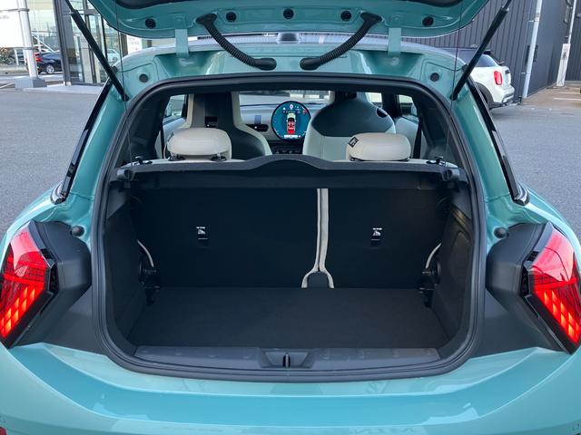 MINI クーパーS フェイバリット・トリム 弊社展示試乗車 認定中古車 禁煙車両 FAVOURED TRIM ステアリングホイールヒーター LEDヘッド 純正ナビ アップルカープレイ アンドロイドオート 17インチアルミホイル(36枚目)