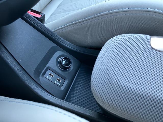 MINI クーパーS フェイバリット・トリム 弊社展示試乗車 認定中古車 禁煙車両 FAVOURED TRIM ステアリングホイールヒーター LEDヘッド 純正ナビ アップルカープレイ アンドロイドオート 17インチアルミホイル(45枚目)