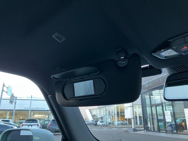 MINI クーパーS フェイバリット・トリム 弊社展示試乗車 認定中古車 禁煙車両 FAVOURED TRIM ステアリングホイールヒーター LEDヘッド 純正ナビ アップルカープレイ アンドロイドオート 17インチアルミホイル(46枚目)