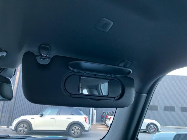 MINI クーパーS フェイバリット・トリム 弊社展示試乗車 認定中古車 禁煙車両 FAVOURED TRIM ステアリングホイールヒーター LEDヘッド 純正ナビ アップルカープレイ アンドロイドオート 17インチアルミホイル(47枚目)