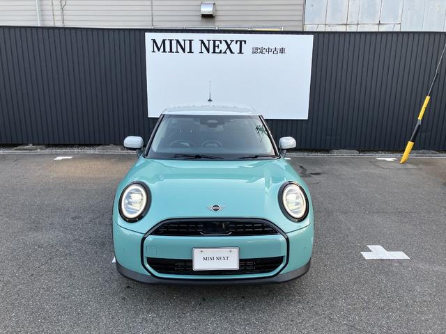 ＭＩＮＩ クーパーＣ　クラシック・トリム　弊社レンタＵＰ　認定中古車　禁煙車両　クラシックトリム　ステアリングホイールヒーター　シートヒーター　ＬＥＤヘッド　オーシャンウェーブグリーン／ホワイトルーフ　１７インチアルミホイル　純正ナビ　ＡＣＣ（2枚目）