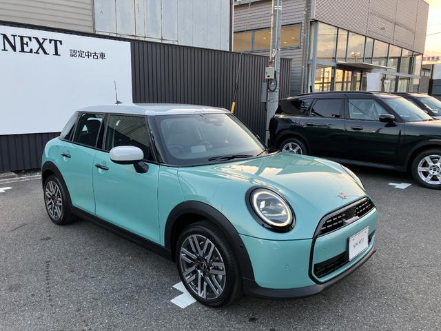 ＭＩＮＩ クーパーＣ　クラシック・トリム　弊社レンタＵＰ　認定中古車　禁煙車両　クラシックトリム　ステアリングホイールヒーター　シートヒーター　ＬＥＤヘッド　オーシャンウェーブグリーン／ホワイトルーフ　１７インチアルミホイル　純正ナビ　ＡＣＣ（14枚目）