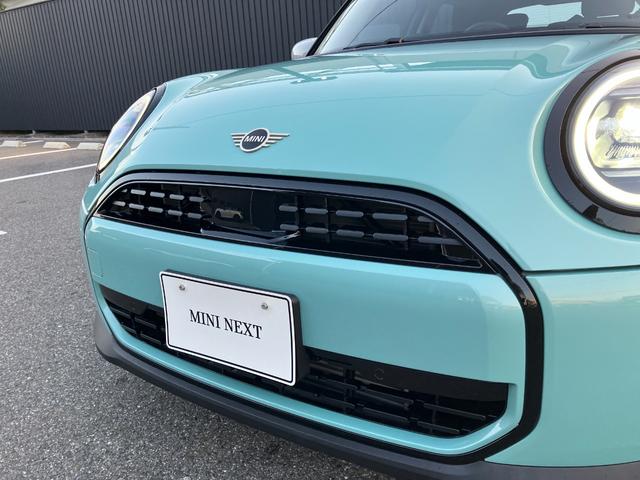 ＭＩＮＩ クーパーＣ　クラシック・トリム　弊社レンタＵＰ　認定中古車　禁煙車両　クラシックトリム　ステアリングホイールヒーター　シートヒーター　ＬＥＤヘッド　オーシャンウェーブグリーン／ホワイトルーフ　１７インチアルミホイル　純正ナビ　ＡＣＣ（17枚目）