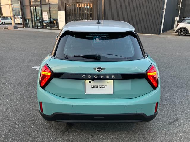 ＭＩＮＩ クーパーＣ　クラシック・トリム　弊社レンタＵＰ　認定中古車　禁煙車両　クラシックトリム　ステアリングホイールヒーター　シートヒーター　ＬＥＤヘッド　オーシャンウェーブグリーン／ホワイトルーフ　１７インチアルミホイル　純正ナビ　ＡＣＣ（25枚目）