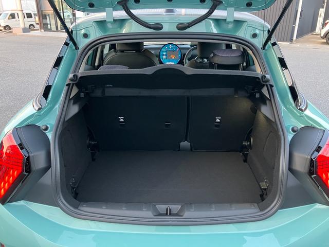 ＭＩＮＩ クーパーＣ　クラシック・トリム　弊社レンタＵＰ　認定中古車　禁煙車両　クラシックトリム　ステアリングホイールヒーター　シートヒーター　ＬＥＤヘッド　オーシャンウェーブグリーン／ホワイトルーフ　１７インチアルミホイル　純正ナビ　ＡＣＣ（34枚目）