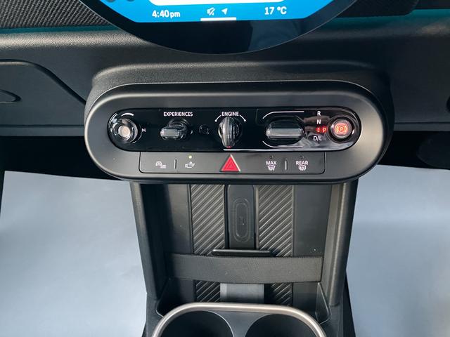 ＭＩＮＩ クーパーＣ　クラシック・トリム　弊社レンタＵＰ　認定中古車　禁煙車両　クラシックトリム　ステアリングホイールヒーター　シートヒーター　ＬＥＤヘッド　オーシャンウェーブグリーン／ホワイトルーフ　１７インチアルミホイル　純正ナビ　ＡＣＣ（39枚目）