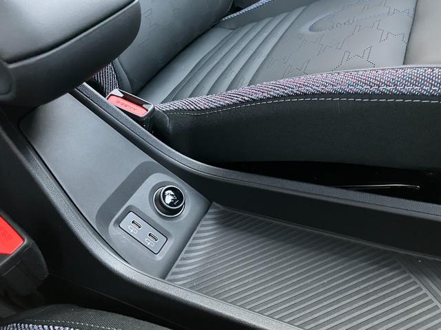 ＭＩＮＩ クーパーＣ　クラシック・トリム　弊社レンタＵＰ　認定中古車　禁煙車両　クラシックトリム　ステアリングホイールヒーター　シートヒーター　ＬＥＤヘッド　オーシャンウェーブグリーン／ホワイトルーフ　１７インチアルミホイル　純正ナビ　ＡＣＣ（42枚目）