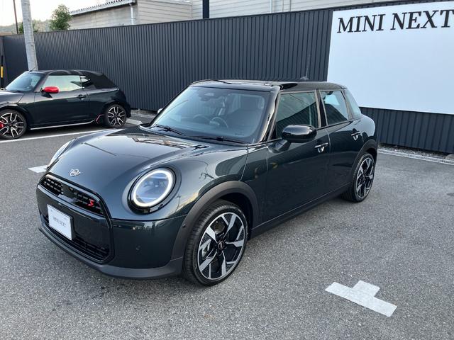 ＭＩＮＩ クーパーＳ　クラシック・トリム　弊社レンタＵＰ　認定中古車　禁煙車両　クラシックトリム　ステアリングホイールヒーター　シートヒーター　ＬＥＤヘッド　レジェンドグレー／ブラックルーフ　１８インチアルミホイル　純正ナビ　ＡＣＣ（5枚目）