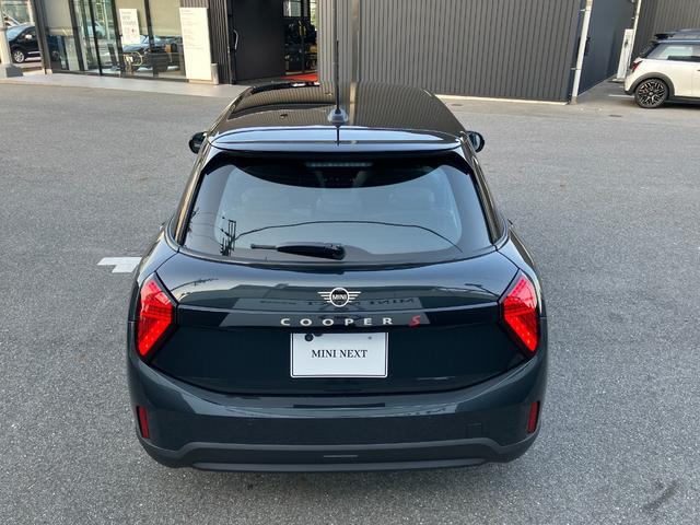 ＭＩＮＩ クーパーＳ　クラシック・トリム　弊社レンタＵＰ　認定中古車　禁煙車両　クラシックトリム　ステアリングホイールヒーター　シートヒーター　ＬＥＤヘッド　レジェンドグレー／ブラックルーフ　１８インチアルミホイル　純正ナビ　ＡＣＣ（10枚目）