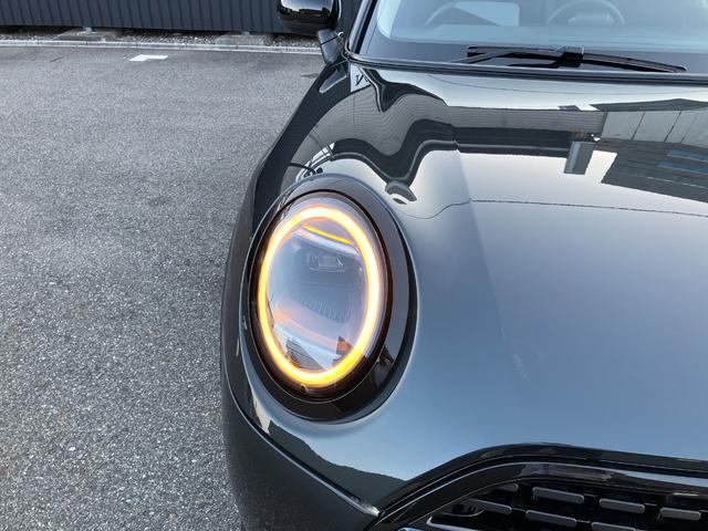 ＭＩＮＩ クーパーＳ　クラシック・トリム　弊社レンタＵＰ　認定中古車　禁煙車両　クラシックトリム　ステアリングホイールヒーター　シートヒーター　ＬＥＤヘッド　レジェンドグレー／ブラックルーフ　１８インチアルミホイル　純正ナビ　ＡＣＣ（25枚目）