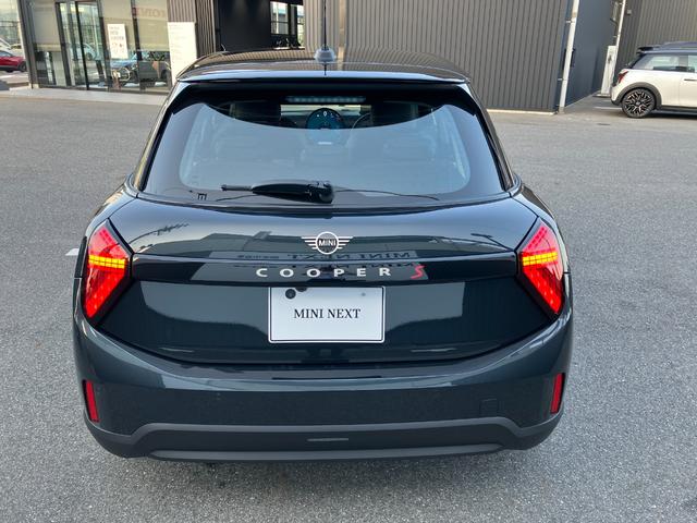 ＭＩＮＩ クーパーＳ　クラシック・トリム　弊社レンタＵＰ　認定中古車　禁煙車両　クラシックトリム　ステアリングホイールヒーター　シートヒーター　ＬＥＤヘッド　レジェンドグレー／ブラックルーフ　１８インチアルミホイル　純正ナビ　ＡＣＣ（27枚目）