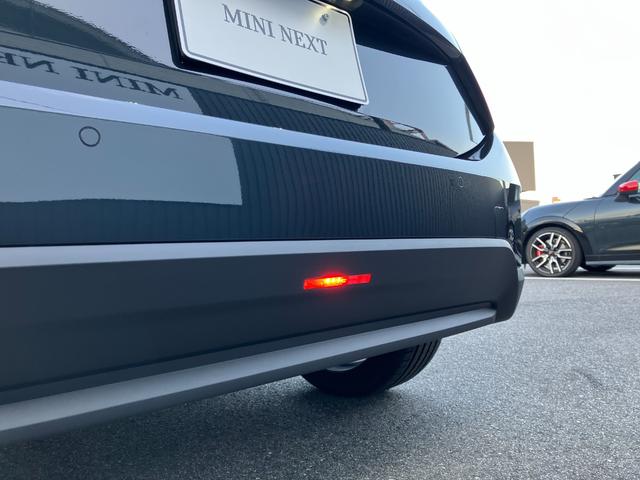 ＭＩＮＩ クーパーＳ　クラシック・トリム　弊社レンタＵＰ　認定中古車　禁煙車両　クラシックトリム　ステアリングホイールヒーター　シートヒーター　ＬＥＤヘッド　レジェンドグレー／ブラックルーフ　１８インチアルミホイル　純正ナビ　ＡＣＣ（28枚目）