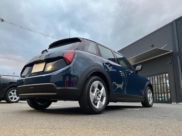 MINI クーパーC クラシック・トリム 弊社試乗車 禁煙車 衝突軽減ブレーキ 純正ナビ バックカメラ アクティブクルーズコントロール シートヒーター ステアリングヒーター アップルカープレイ アンドロイドオート ミラー内臓型ETC2.0(12枚目)