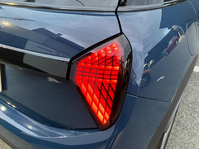 MINI クーパーC クラシック・トリム 弊社試乗車 禁煙車 衝突軽減ブレーキ 純正ナビ バックカメラ アクティブクルーズコントロール シートヒーター ステアリングヒーター アップルカープレイ アンドロイドオート ミラー内臓型ETC2.0(22枚目)