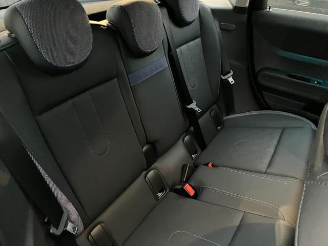 MINI クーパーC クラシック・トリム 弊社試乗車 禁煙車 衝突軽減ブレーキ 純正ナビ バックカメラ アクティブクルーズコントロール シートヒーター ステアリングヒーター アップルカープレイ アンドロイドオート ミラー内臓型ETC2.0(26枚目)