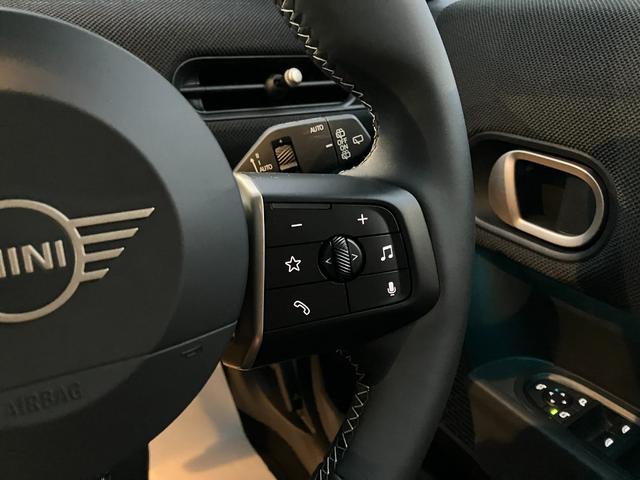 MINI クーパーC クラシック・トリム 弊社試乗車 禁煙車 衝突軽減ブレーキ 純正ナビ バックカメラ アクティブクルーズコントロール シートヒーター ステアリングヒーター アップルカープレイ アンドロイドオート ミラー内臓型ETC2.0(47枚目)