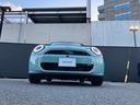 MINI クーパーS フェイバリット・トリム 弊社展示試乗車 認定中古車 禁煙車両 FAVOURED TRIM ステアリングホイールヒーター LEDヘッド 純正ナビ アップルカープレイ アンドロイドオート 17インチアルミホイル(4枚目)