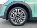 クーパーＣ　クラシック・トリム　弊社レンタＵＰ　認定中古車　禁煙車両　クラシックトリム　ステアリングホイールヒーター　シートヒーター　ＬＥＤヘッド　オーシャンウェーブグリーン／ホワイトルーフ　１７インチアルミホイル　純正ナビ　ＡＣＣ（30枚目）